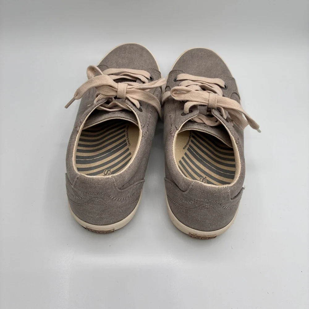 TAOS Star Canvas Sneaker